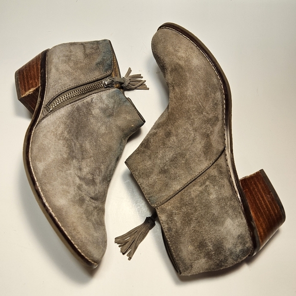 Vionic Size 7 Suede Ankle Boot 1.8" Heel Rubber Sole Side Zip Almond Closed Toe - Picture 3 of 11